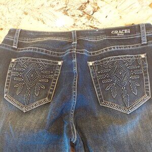 GRACE EASYFIT WITH TRIBAL BACK POCKET WESTERN JEANS